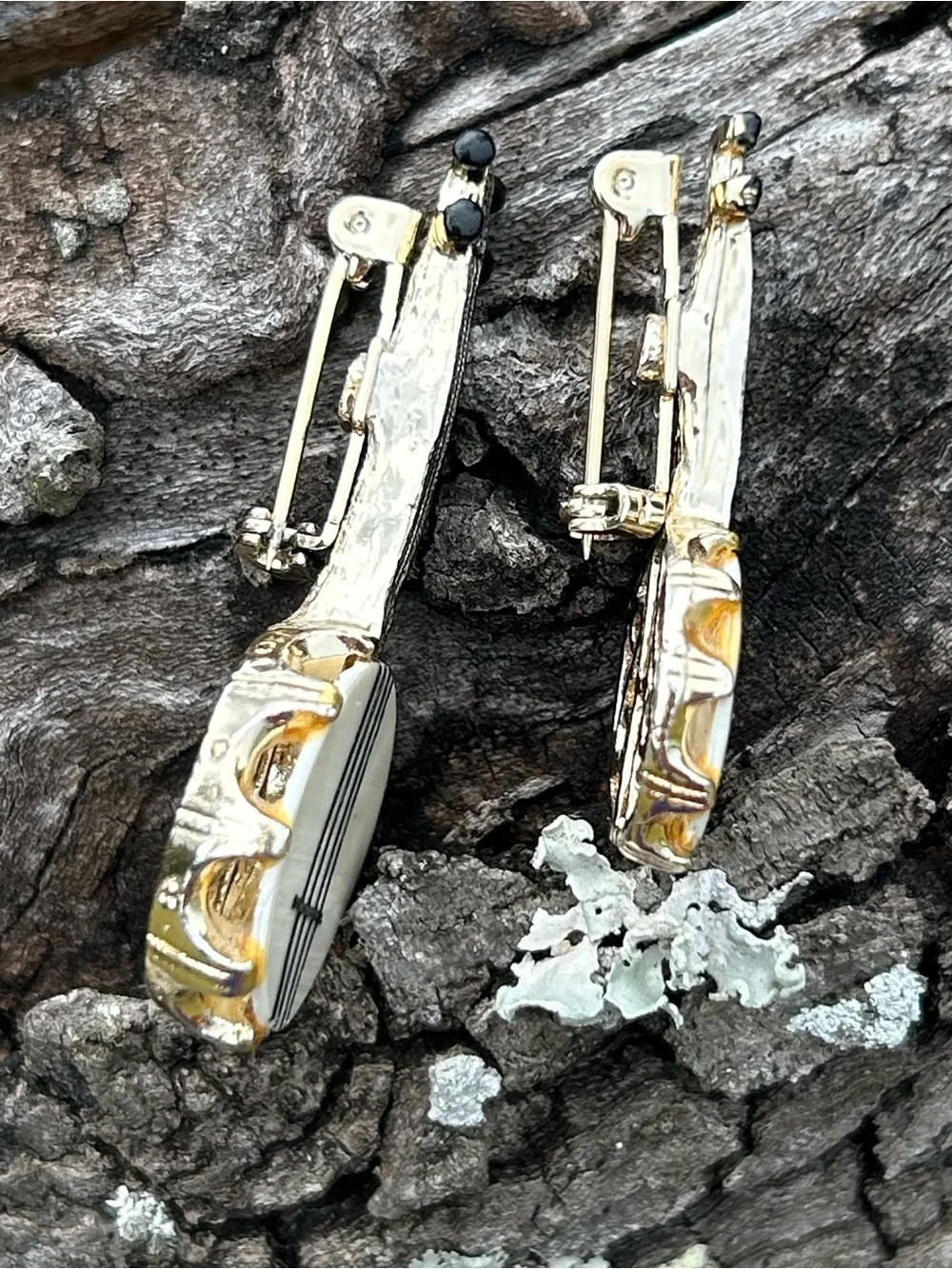 2 Vintage Gold Tone Mother of Pearl Abalone Banjo Guitar Lapel Brooch Pins